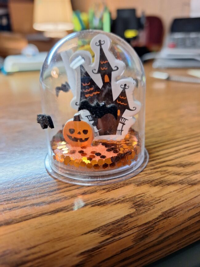 Hallowwen Class Globes Halloween glitter globe craft